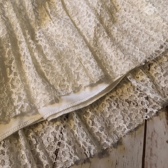 Beautiful White‎ Skirt - Picture 4 of 4